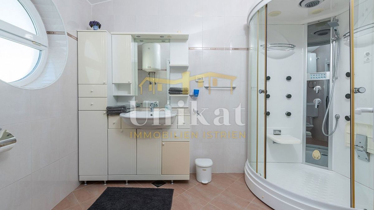 Luksuzna hiša - prvi vrsti ob morju